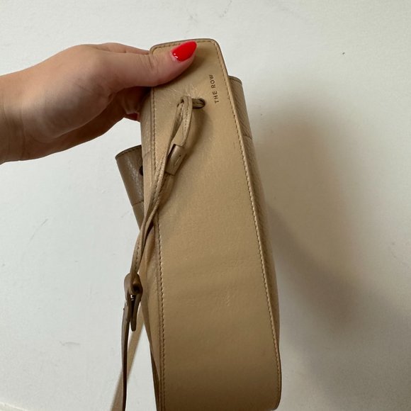 The Row Drawstring Pouch Bucket Bag Peebled Leather Beige Deerskin - Picture 8 of 12